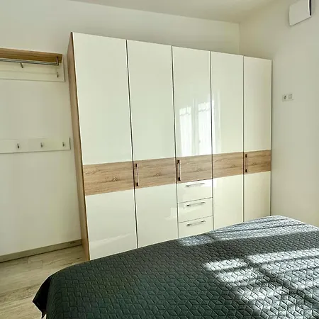 2001 - Brigitte Apartamento